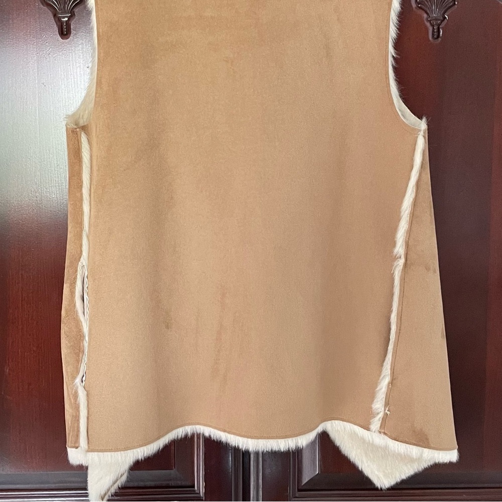 Vegan buckskin faux fur cascading sleeveless vest size small - Picture 11 of 12